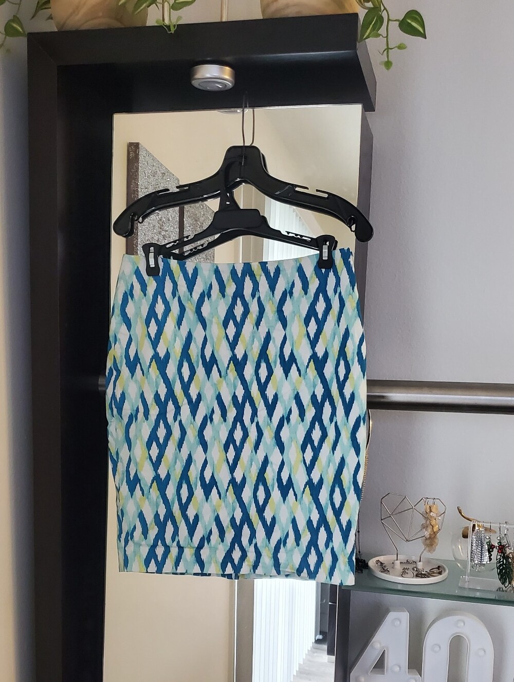 💕 Ann Taylor 💕 Blue and White Geometric Pencil Skirt